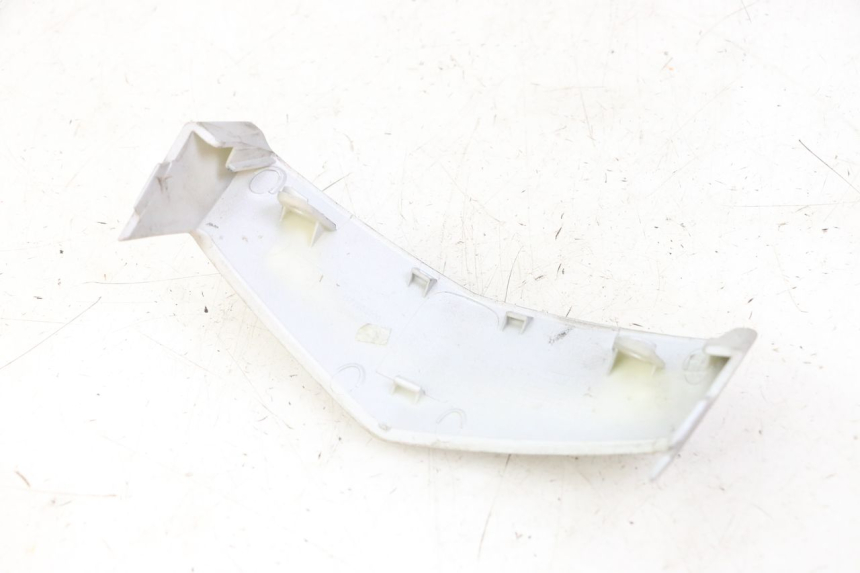 photo de Złącze górnej przedniej owiewki PEUGEOT VIVACITY 125 (2010 - 2017) - Zoom stanu zużycia