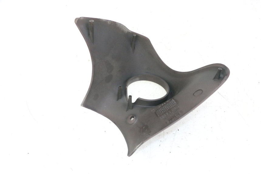 photo de Złącze górnej przedniej owiewki APRILIA SCARABEO GT TOURING 125 (1999 - 2005) - Inny kąt widzenia