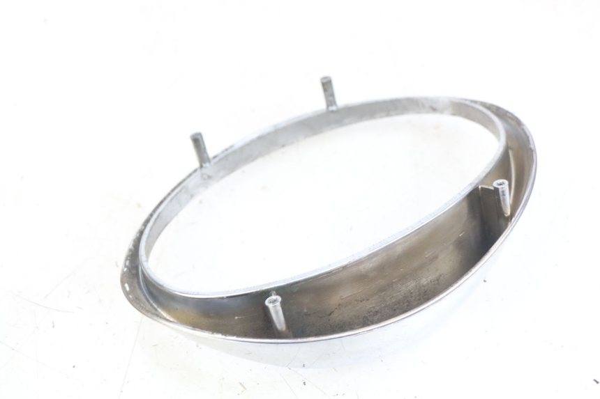 photo de ŁĄCZNIK GÓRNEJ PRZEDNIEJ OWIEWKI APRILIA SCARABEO 100 (2003 - 2012) - Szczegół części