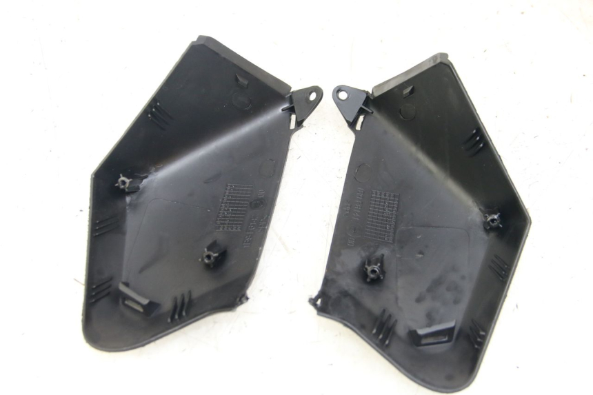 photo de Złącze górnej przedniej owiewki MBK SKYCRUISER 125 (2006 - 2009) - Zbliżenie techniczne