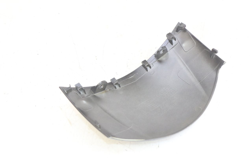 photo de Złącze górnej przedniej owiewki PEUGEOT TWEET 4T 50 (2018 - 2022) - Szczegół części