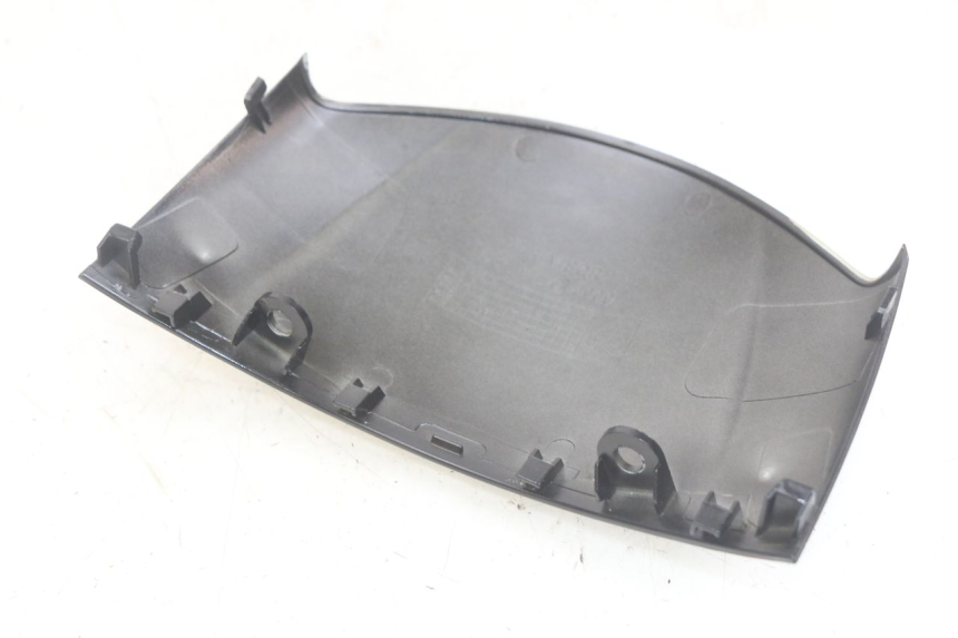 photo de Złącze górnej przedniej owiewki PEUGEOT TWEET 4T 50 (2018 - 2022) - Zoom stanu zużycia