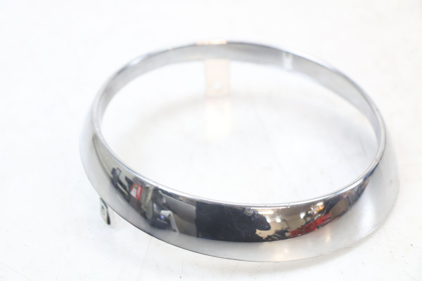 photo de Złącze górnej przedniej owiewki PIAGGIO VESPA PRIMAVERA 4T 50 (2021 - 2024) - Szczegół części