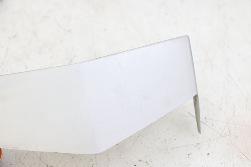 photo de Złącze górnej przedniej owiewki PEUGEOT VIVACITY NEW 2T 50 (2008 - 2017) - Szczegół części