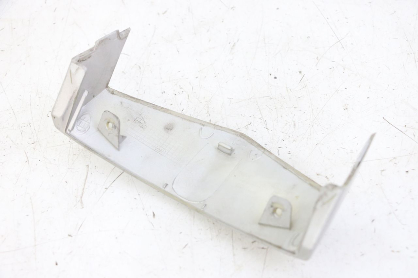 photo de Złącze górnej przedniej owiewki PEUGEOT VIVACITY NEW 2T 50 (2008 - 2017) - Zoom stanu zużycia