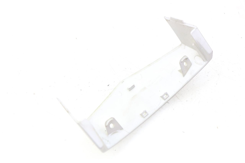 photo de Złącze górnej przedniej owiewki PEUGEOT VIVACITY NEW 4T 50 (2008 - 2017) - Szczegół części