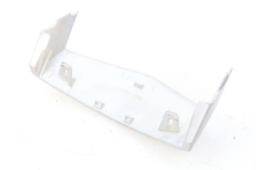 photo de Złącze górnej przedniej owiewki PEUGEOT VIVACITY NEW 4T 50 (2008 - 2017) - Zoom stanu zużycia