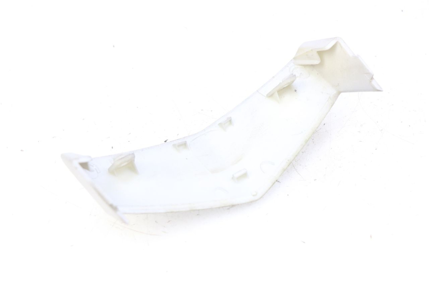 photo de Złącze górnej przedniej owiewki PEUGEOT VIVACITY NEW 4T 50 (2008 - 2017) - Inny kąt widzenia