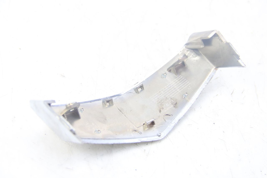 photo de Złącze górnej przedniej owiewki PEUGEOT VIVACITY NEW 4T 50 (2008 - 2017) - Zoom stanu zużycia