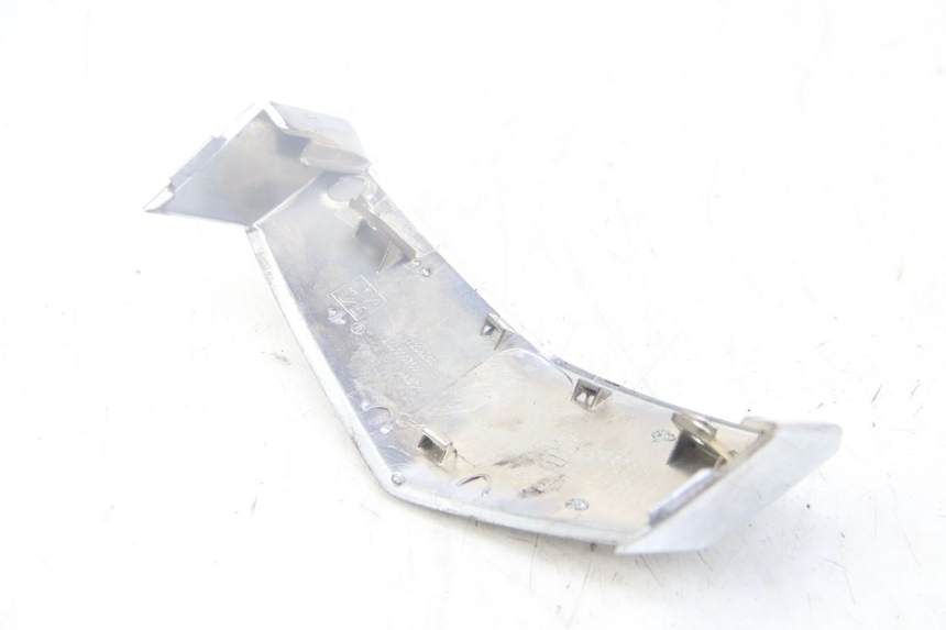 photo de Złącze górnej przedniej owiewki PEUGEOT VIVACITY NEW 4T 50 (2008 - 2017) - Inny kąt widzenia