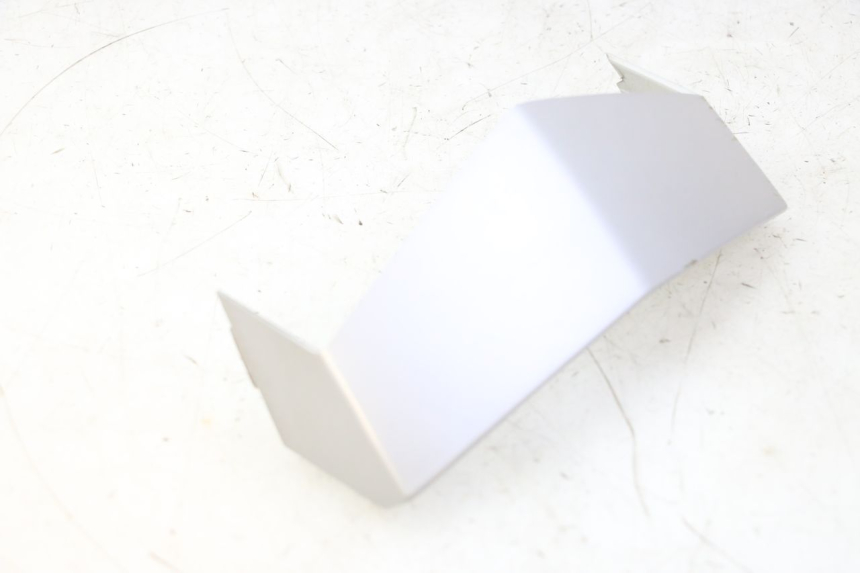 photo de Złącze górnej przedniej owiewki PEUGEOT VIVACITY NEW 4T 50 (2008 - 2017) - Zbliżenie techniczne