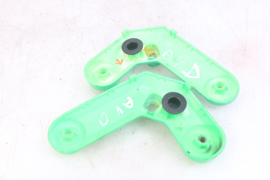 photo de Złącze owiewki przedniej MOTRAC URBAN 4T 50 (2016 - 2024) - Zoom stanu zużycia