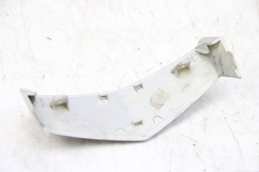 photo de Złącze owiewki przedniej PEUGEOT VIVACITY NEW 2T 50 (2008 - 2017) - Szczegół części