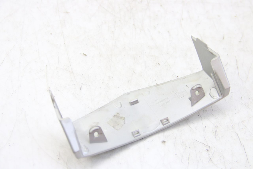 photo de Złącze owiewki przedniej PEUGEOT VIVACITY NEW 2T 50 (2008 - 2017) - Zoom stanu zużycia