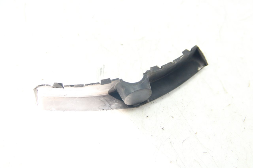 photo de Złącze owiewki przedniej YAMAHA XMAX X-MAX 125 (2006 - 2009) - Zoom stanu zużycia