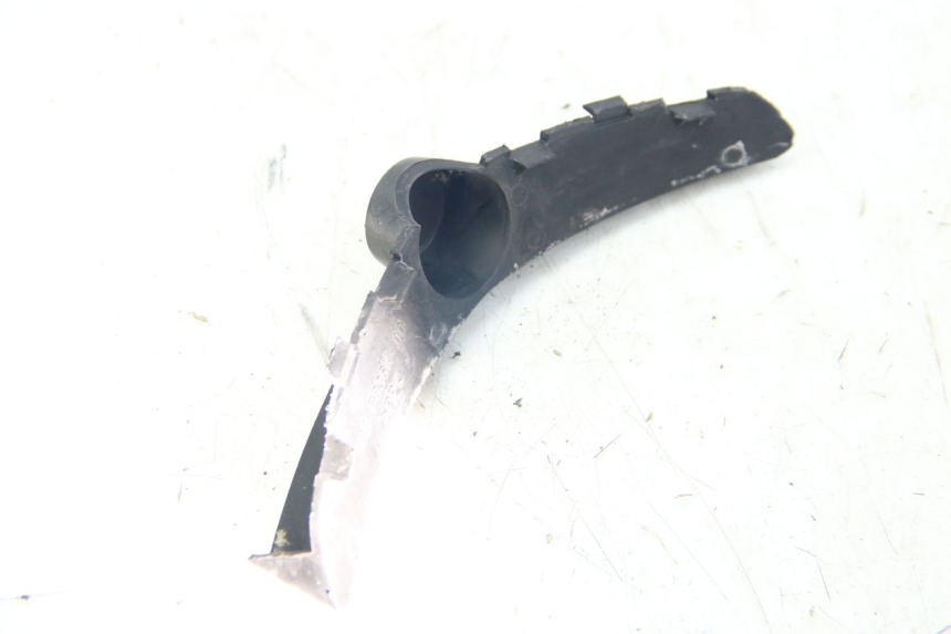 photo de Złącze owiewki przedniej YAMAHA XMAX X-MAX 125 (2006 - 2009) - Inny kąt widzenia