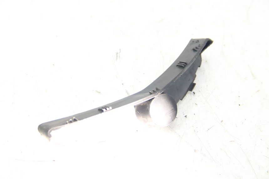 photo de Złącze owiewki przedniej YAMAHA XMAX X-MAX 125 (2006 - 2009) - Zbliżenie techniczne