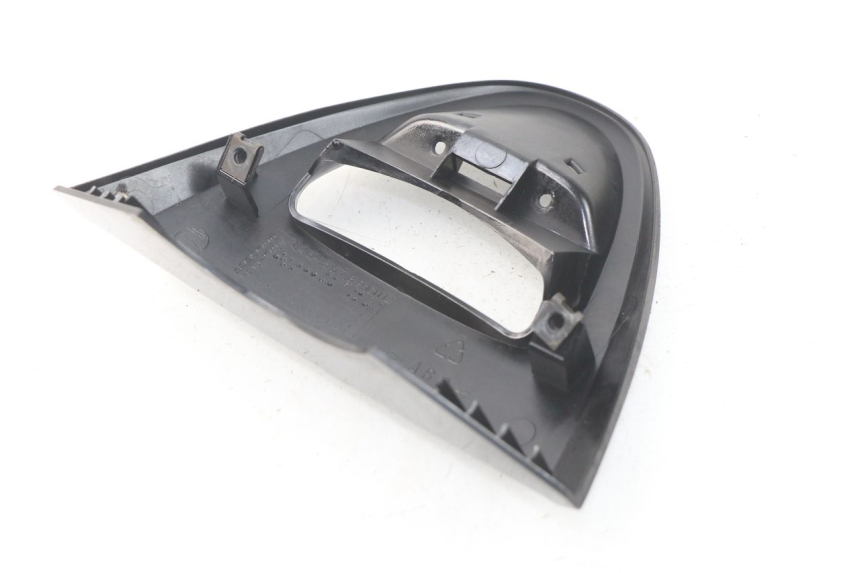 photo de Złącze owiewki przedniej YAMAHA YP MAJESTY 125 (1998 - 2001) - Szczegół części