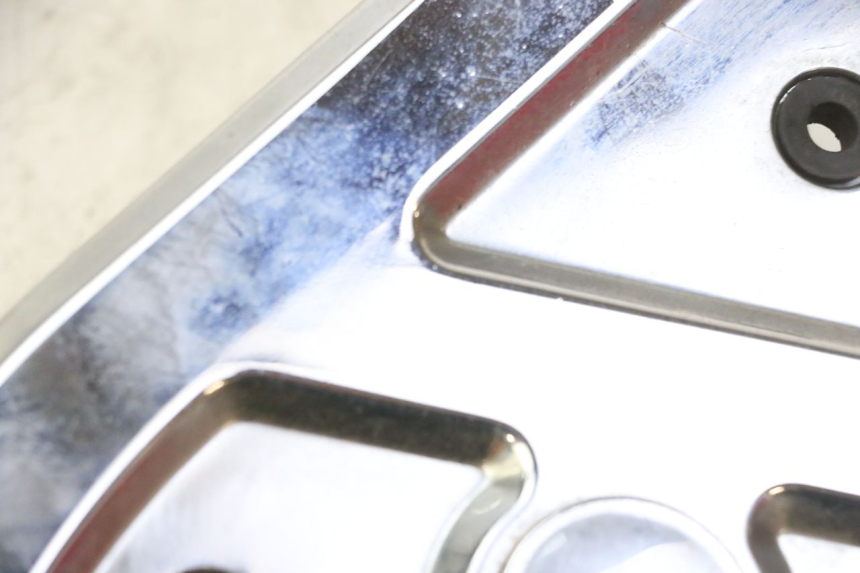 photo de Złącze podnóżka prawego HYOSUNG GV AQUILA 125 (2000 - 2009) - Zoom stanu zużycia