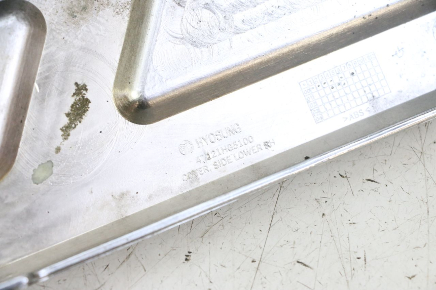 photo de Złącze podnóżka prawego HYOSUNG GV AQUILA 125 (2000 - 2009) - Inny kąt widzenia