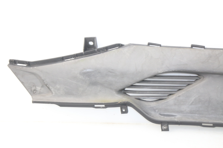 photo de Złącze prawej podnóżki KYMCO DINK STREET 125 (2009 - 2014) - Zoom stanu zużycia