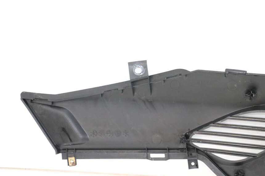 photo de Złącze prawej podnóżki KYMCO DINK STREET 125 (2009 - 2014) - Zoom stanu zużycia