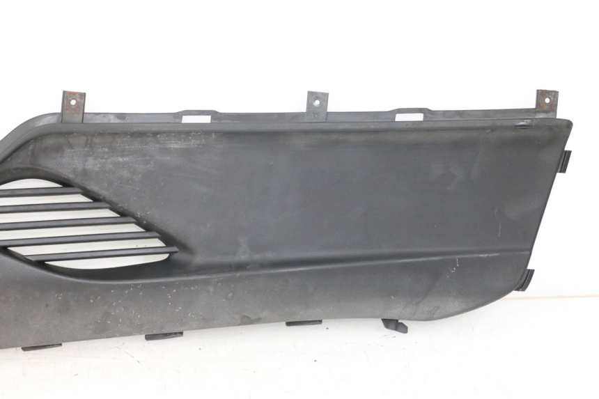 photo de Złącze prawej podnóżki KYMCO DINK STREET 125 (2009 - 2014) - Zbliżenie techniczne