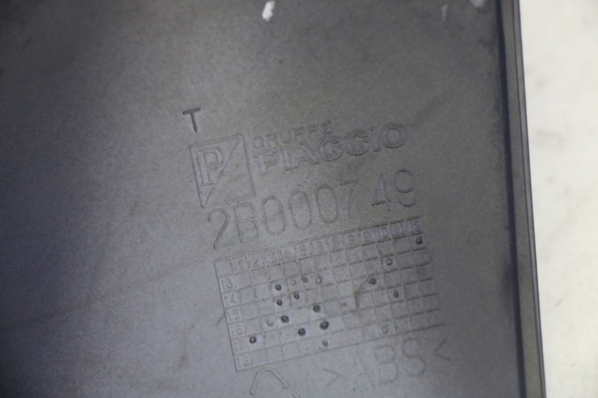 photo de Złącze podnóżka prawego PIAGGIO MP3 HPE 350 (2018 - 2020) - Zbliżenie techniczne