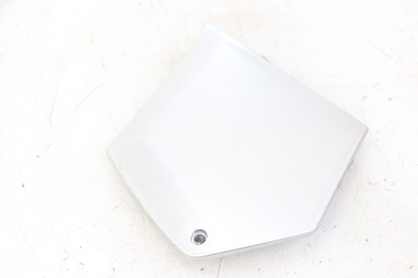 photo de Złącze podnóżka prawego PIAGGIO MP3 LT 300 (2010 - 2016) - Zoom stanu zużycia