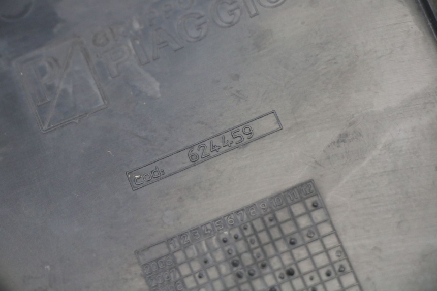 photo de Złącze podnóżka prawego PIAGGIO MP3 500 (2011 - 2015) - Zbliżenie techniczne