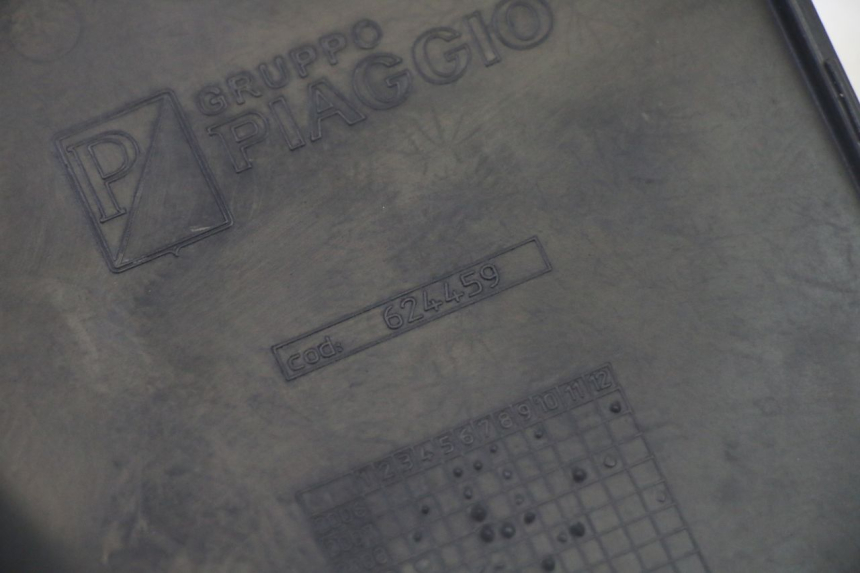 photo de Złącze podnóżka prawego PIAGGIO MP3 500 (2011 - 2015) - Zbliżenie techniczne