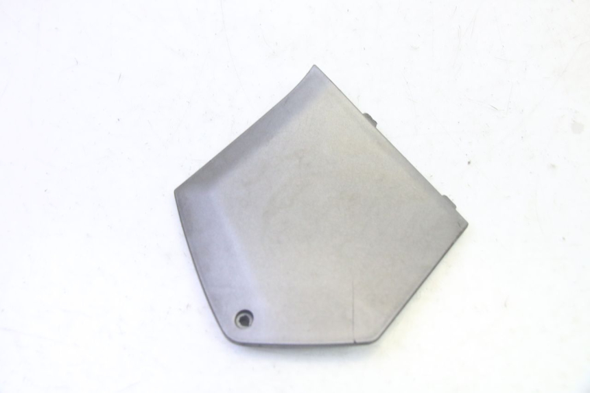 photo de Złącze podnóżka prawego PIAGGIO MP3 125 (2006 - 2014) - Zoom stanu zużycia