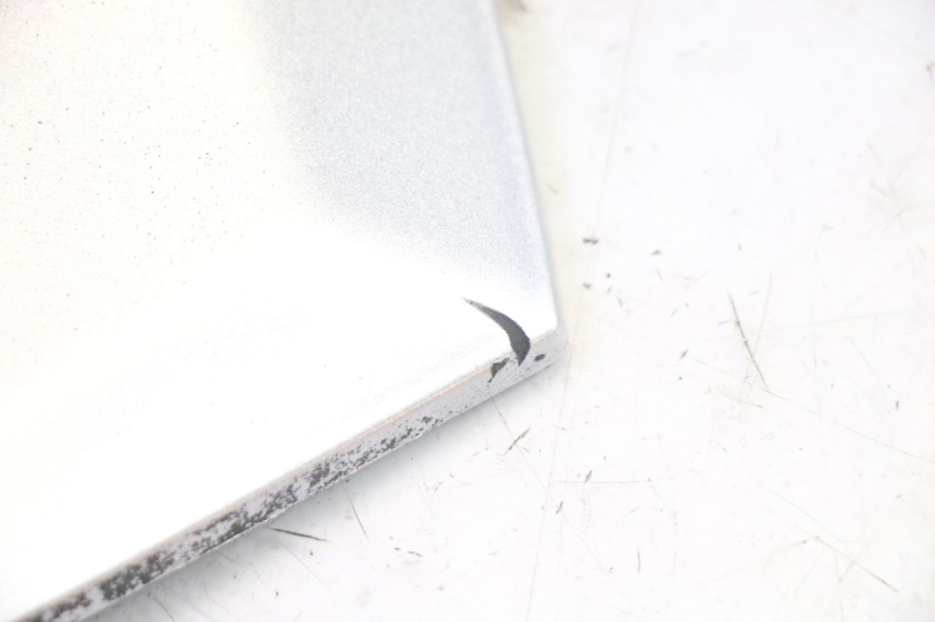 photo de Złącze podnóżka prawego PIAGGIO MP3 RL 250 (2006 - 2010) - Zoom stanu zużycia