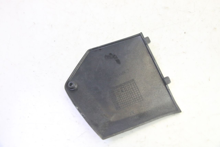 photo de Złącze podnóżka prawego PIAGGIO MP3 RL 250 (2006 - 2010) - Zbliżenie techniczne