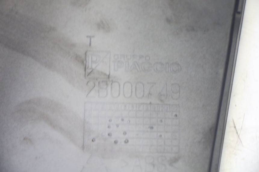 photo de Złącze podnóżka prawego PIAGGIO MP3 500 (2016 - 2018) - Zbliżenie techniczne