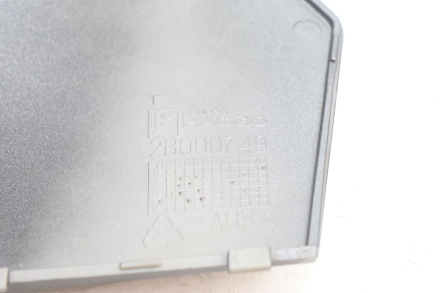 photo de Złącze podnóżka prawego PIAGGIO MP3 500 (2016 - 2018) - Zbliżenie techniczne