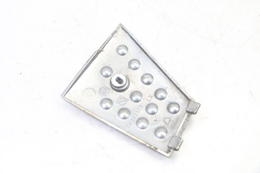 photo de Złącze podnóżka prawego PIAGGIO X8 125 (2004 - 2007) - Zoom stanu zużycia