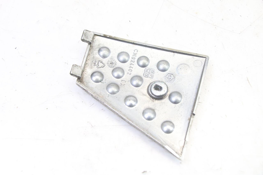 photo de Złącze podnóżka prawego PIAGGIO X8 125 (2004 - 2007) - Inny kąt widzenia