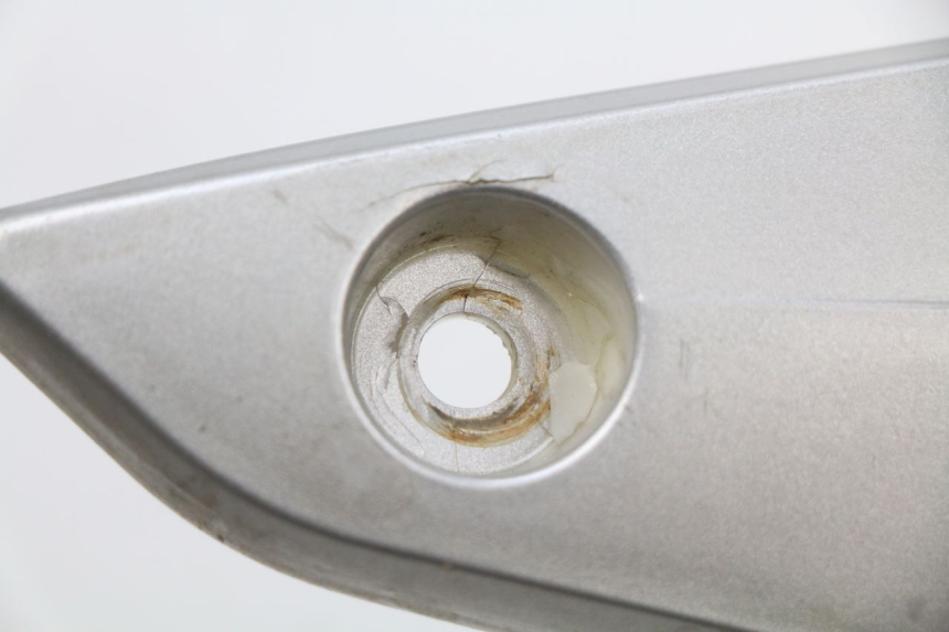 photo de Złącze prawej podnóżki RAZZO STEED 125 (2012 - 2018) - Zoom stanu zużycia