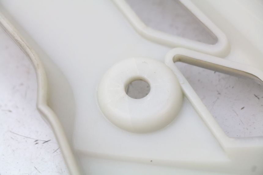 photo de Złącze prawej podnóżki RAZZO STEED 125 (2012 - 2018) - Inny kąt widzenia