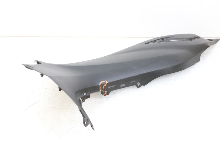 photo de Złącze podnóżka prawego YAMAHA TRICITY 300 (2020 - 2024) - Zbliżenie komponentów