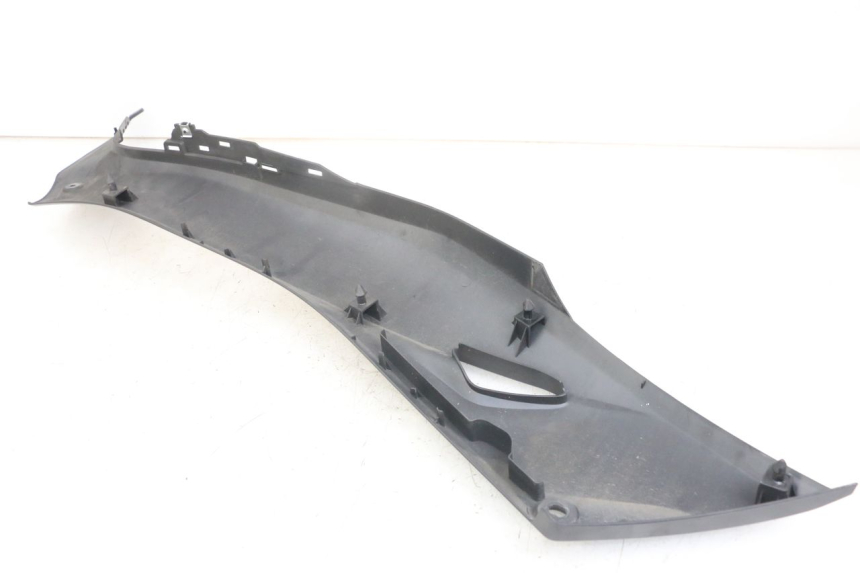 photo de Złącze podnóżka prawego YAMAHA XMAX X-MAX ABS 125 (2017 - 2020) - Zoom stanu zużycia