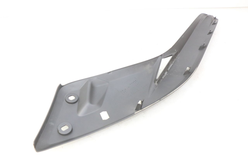 photo de Złącze prawej podnóżki YAMAHA X-MAX XMAX 125 (2010 - 2013) - Inny kąt widzenia