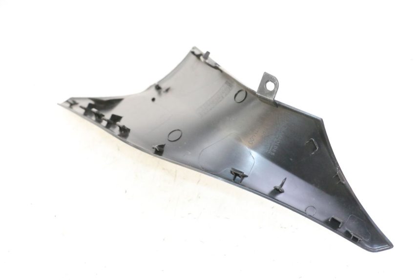 photo de Złącze podnóżka prawego YAMAHA XMAX X-MAX 125 (2021 - 2025) - Zbliżenie techniczne