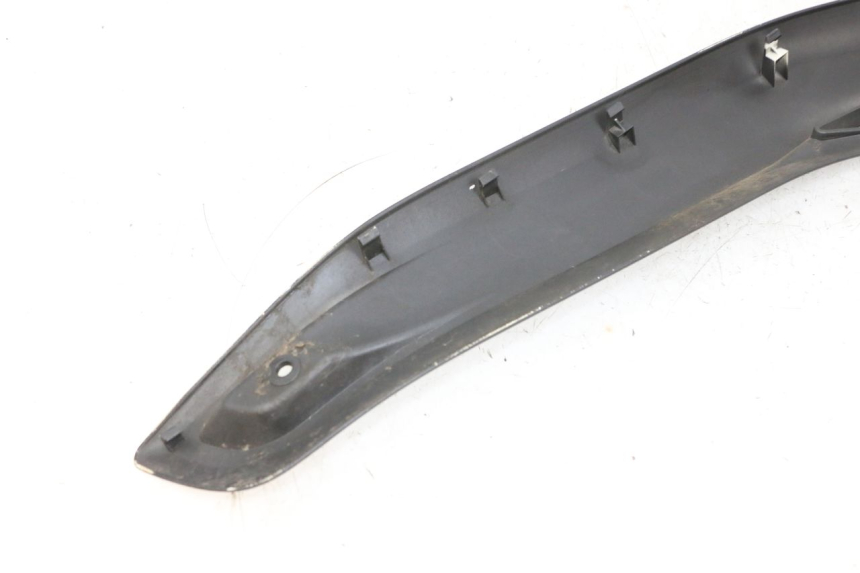 photo de Złącze prawej podnóżki YAMAHA X-MAX XMAX 125 (2010 - 2013) - Zoom stanu zużycia