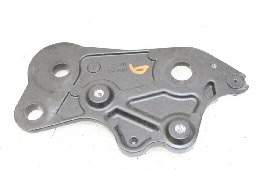 photo de Złącze podnóżka prawego YAMAHA TRACER 7 700 (2020 - 2024) - Zoom stanu zużycia