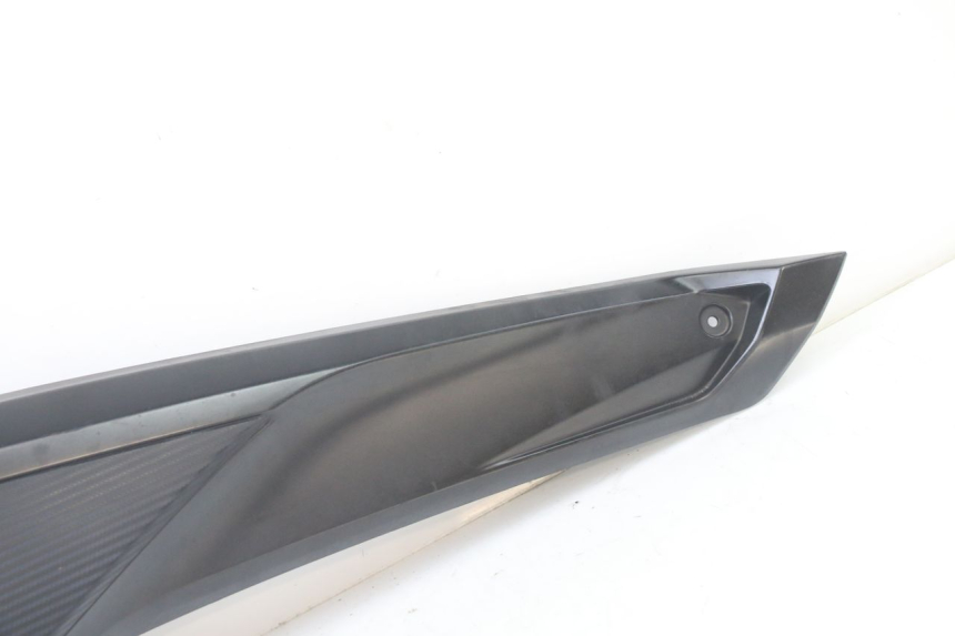 photo de Złącze podnóżka prawego YAMAHA YP X-MAX XMAX 400 (2014 - 2017) - Zoom stanu zużycia