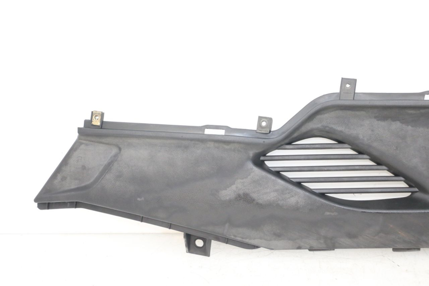 photo de Złącze lewego podnóżka KYMCO DINK STREET ABS 125 (2011 - 2018) - Zbliżenie techniczne