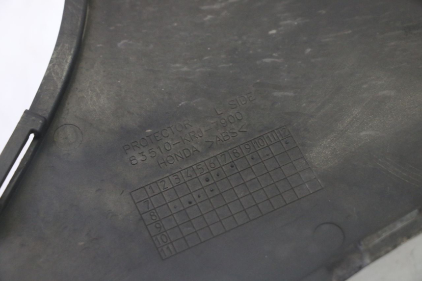 photo de Złącze lewego podnóżka HONDA FES S-WING SWING ABS 125 (2007 - 2015) - Punkty mocowania