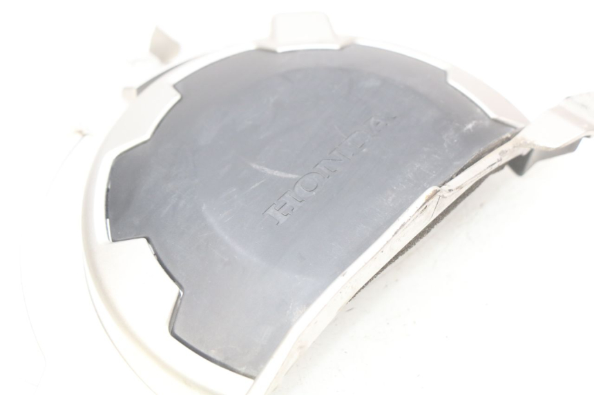 photo de Złącze lewego podnóżka HONDA INTEGRA NC D 750 (2016 - 2018) - Zbliżenie techniczne